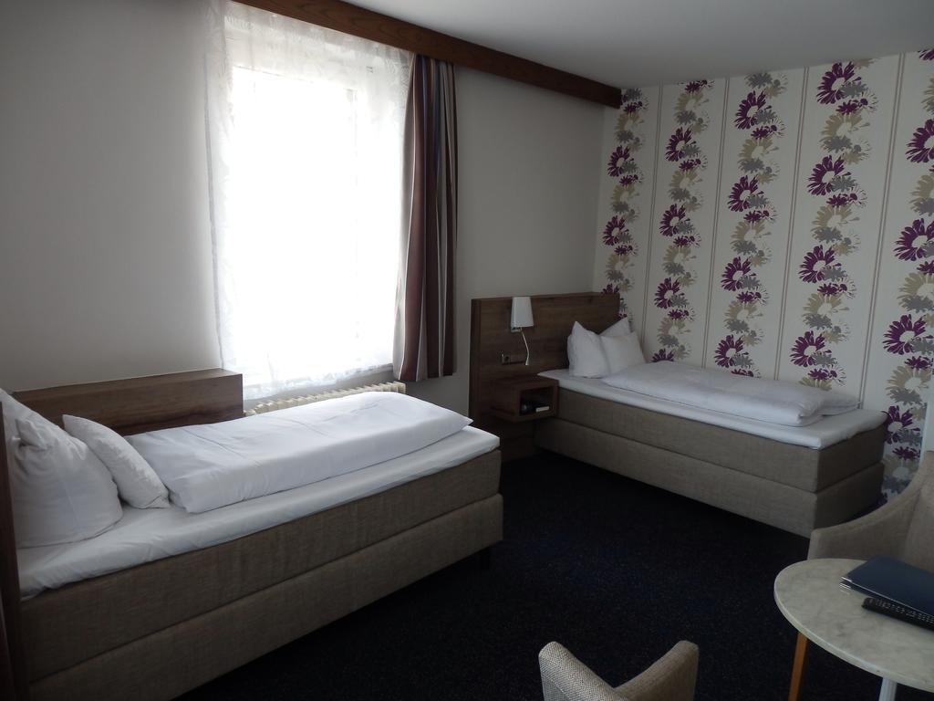 Hotel Rheinischer Hof Bad Breisig Room photo